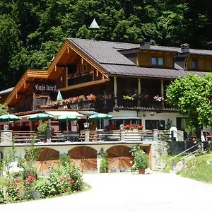 Pensionat - - Cafe Doerfl, Kiefersfelden